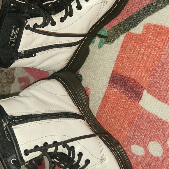 Dr Martens whitw boots.size 2 - Picture 6 of 8